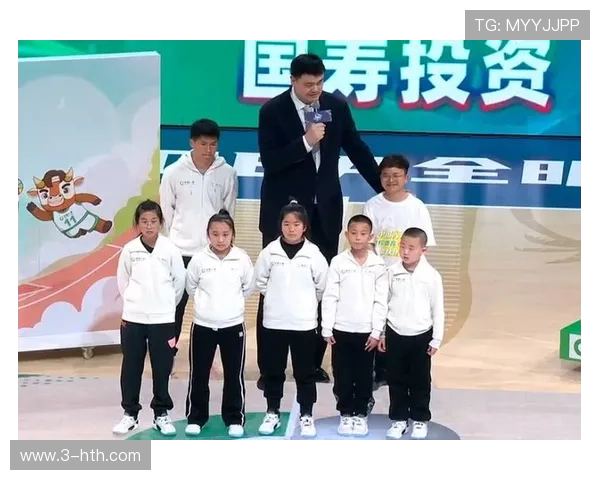 姚明传奇人生：从篮球场到社会公益，跨越国界的篮球巨人之路